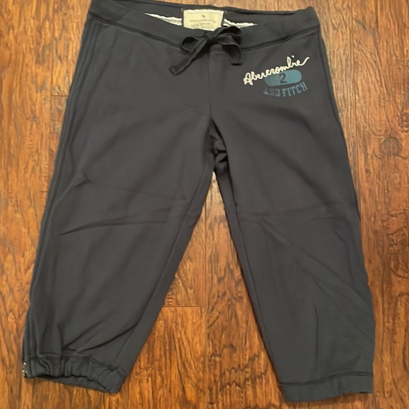 Abercrombie & Fitch Fleece Capri Sweatpants NWT size small Navy - Picture 6 of 11